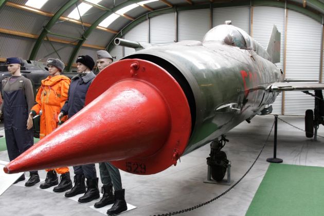 Ostseeinsel Rügen - eine MIG 21 MF im NVA-Museum in Prora Ostseeinsel Rügen - eine MIG 21 MF im NVA-Museum in Prora