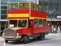 Der Festungs-Express – ein auf Nostalgie getrimmter Doppeldecker-Bus pendelt vom Ort Königstein zur hoch darüber liegenden Festung