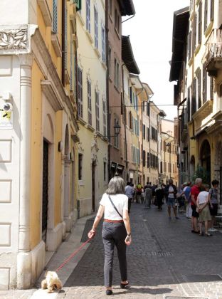 Salò, Lago di Garda - in der Einkaufsgasse Via Mattia Butturini Salò, Lago di Garda - in der Einkaufsgasse Via Mattia Butturini