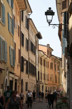 Salò, Lago di Garda - in der Einkaufsgasse Via Mattia Butturini Salò, Lago di Garda - in der Einkaufsgasse Via Mattia Butturini