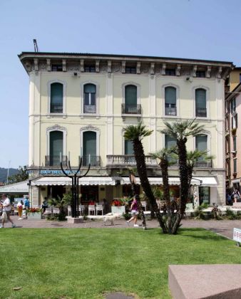 Saló, Lago di Garda - die Bar Bellavista an der Piazza Giuseppe Zanardelli Saló, Lago di Garda - die Bar Bellavista an der Piazza Giuseppe Zanardelli