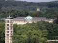Potsdam, ein Blick von der Aussichtsplattform am Turm der Garnisonskiche&nbsp; - der Turm der Friedenskirche und das Schloss Sanssouci