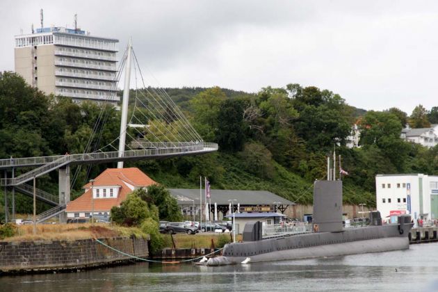 Hafenstadt Sassnitz - die Hängebrücke und die Erlebniswelt U-Boot am Stadthafen Hafenstadt Sassnitz - die Hängebrücke und die Erlebniswelt U-Boot am Stadthafen