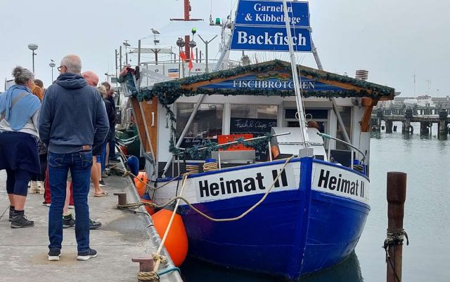 Hafenstadt Sassnitz, der Stadthafen - Fischbrötchen direkt vom Kutter Hafenstadt Sassnitz, der Stadthafen - Fischbrötchen direkt vom Kutter