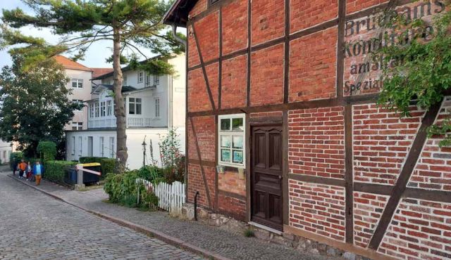 Hafenstadt Sassnitz - Fachwerk-Idyll in der Sassnitzer Altstadt Hafenstadt Sassnitz - Fachwerk-Idyll in der Sassnitzer Altstadt