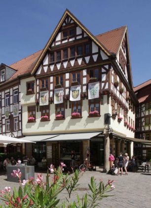 Schmalkalden am Rande des Thüringer Waldes - historische Fachwerk-Gebäude am Altmarkt