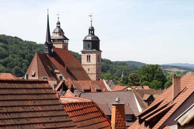 Schmalkalden am Rande des Thüringer Waldes - der Blick vom Schlossgarten über die Dächer der Stadt Schmalkalden am Rande des Thüringer Waldes - der Blick vom Schlossgarten über die Dächer der Stadt