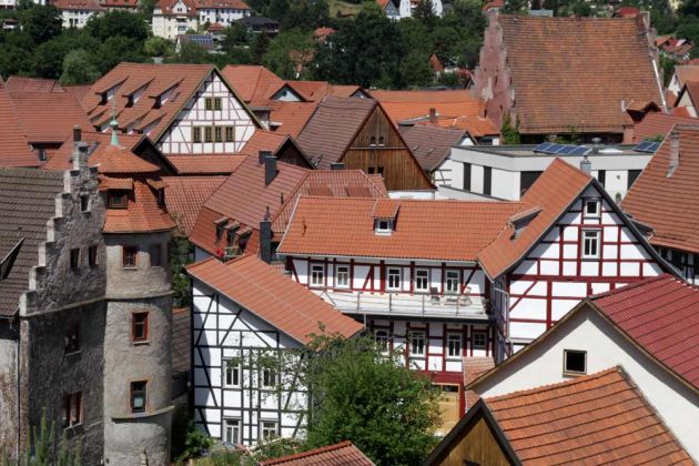 Schmalkalden am Rande des Thüringer Waldes - historische Gebäude inmitten von Fachwerkhäusern Schmalkalden am Rande des Thüringer Waldes - historische Gebäude inmitten von Fachwerkhäusern