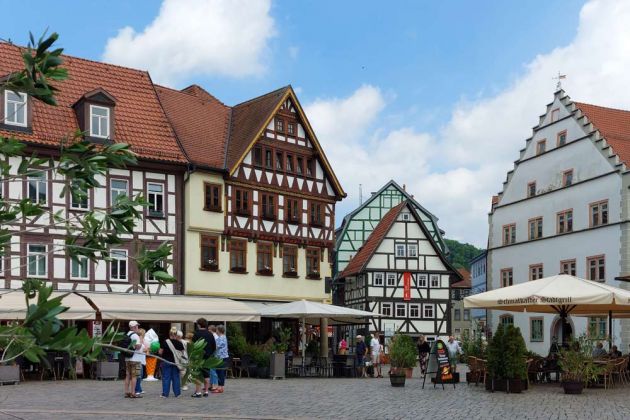 Schmalkalden am Südwesthang des Thüringer Waldes - historische Fachwerkhäuser und die Todenwarthsche Kemenate am Altmarkt Schmalkalden am Südwesthang des Thüringer Waldes - historische Fachwerkhäuser und die Todenwarthsche Kemenate am Altmarkt