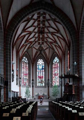 Schmalkalden am Südwesthang des Thüringer Waldes - der Innenraum der dreischiffigen Stadtkirche St. Georg Schmalkalden am Südwesthang des Thüringer Waldes - der Innenraum der dreischiffigen Stadtkirche St. Georg