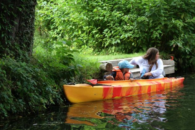 Begegnungen auf der Hauptspree während der Kahnfahrt von Lübbenau nach Lehde Begegnungen auf der Hauptspree während der Kahnfahrt von Lübbenau nach Lehde