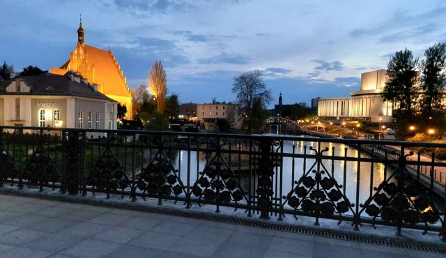 Bydgoszcz, Bromberg zur Blauen Stunde - die St. Martin und Nikolaus Kathedrale mit der Opera Nova Bydgoszcz, Bromberg zur Blauen Stunde - die St. Martin und Nikolaus Kathedrale mit der Opera Nova