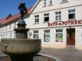 Bergringstadt Teterow, Mecklenburger Schweiz - der Hechtbrunnen von 1914 und die Rats-Apotheke am Marktplatz
