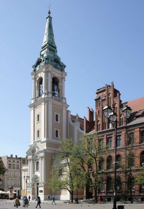 Toruń, Thorn - die Heiliggeistkirche am Altstadtmarkt, dem Rynek Staromiejski Toruń, Thorn - die Heiliggeistkirche am Altstadtmarkt, dem Rynek Staromiejski