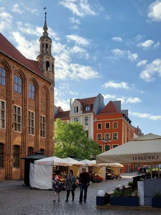Toruń, Thorn - Blumenstände auf dem Altstadtmarkt, dem Rynek Staromiejski Toruń, Thorn - Blumenstände auf dem Altstadtmarkt, dem Rynek Staromiejski