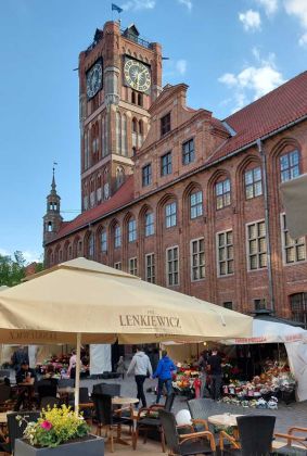 Toruń, Thorn - Blumenstände auf dem Altstadtmarkt am Altstädter Rathaus Toruń, Thorn - Blumenstände auf dem Altstadtmarkt am Altstädter Rathaus