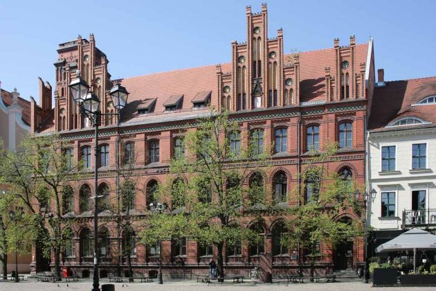 Toruń, Thorn - das denkmalgeschützte Hauptpostamt aus dem Jahre 1881 Toruń, Thorn - das denkmalgeschützte Hauptpostamt aus dem Jahre 1881