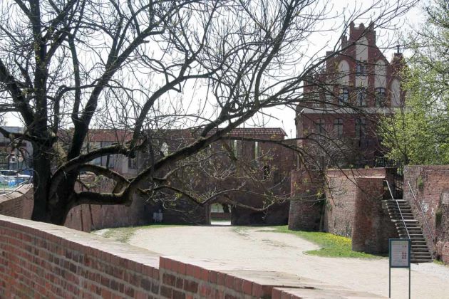 Toruń, Thorn - mittelalterliche Stadtbefestigung am Junkerhof Toruń, Thorn - mittelalterliche Stadtbefestigung am Junkerhof