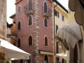 Torri del Benaco am Gardasee - an der Gasse Corso Dante Alighieri