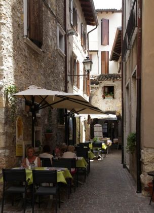 Torri del Benaco am Gardasee - die Via G Rigo Torri del Benaco am Gardasee - die Via G Rigo