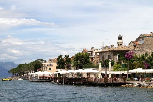 Torri del Benaco am Gardasee, ein Panorama Torri del Benaco am Gardasee, ein Panorama