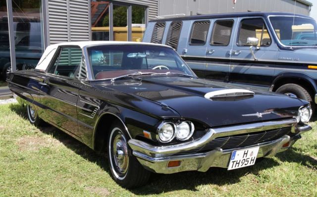 Ford Thunderbird der vierten Generation des Modelljahres 1965 - ein ‚Flair Bird‘ Ford Thunderbird der vierten Generation des Modelljahres 1965 - ein ‚Flair Bird‘