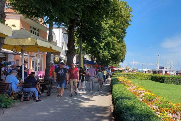 Ostseebad Warnemünde - die Flaniermeile 'Alter Strom' Ostseebad Warnemünde - die Flaniermeile 'Alter Strom'