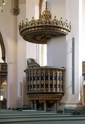 Die Stadtkirche St. Marien in der Lutherstadt Wittenberg - die Kanzel von der Martin Luther predigte Die Stadtkirche St. Marien in der Lutherstadt Wittenberg - die Kanzel von der Martin Luther predigte